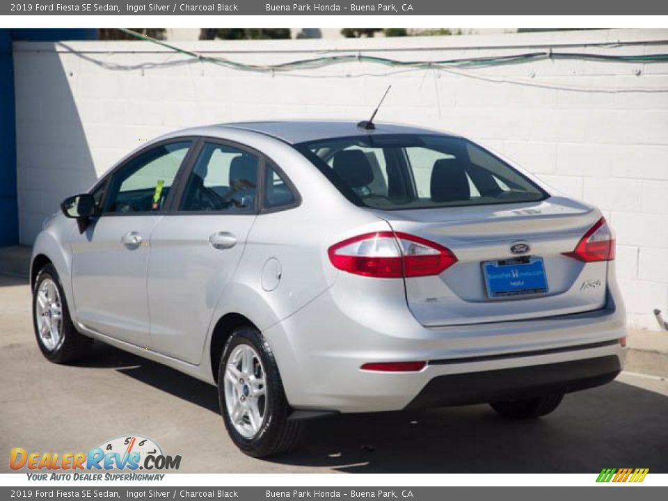 2019 Ford Fiesta SE Sedan Ingot Silver / Charcoal Black Photo #2