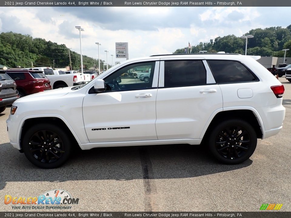 2021 Jeep Grand Cherokee Laredo 4x4 Bright White / Black Photo #2