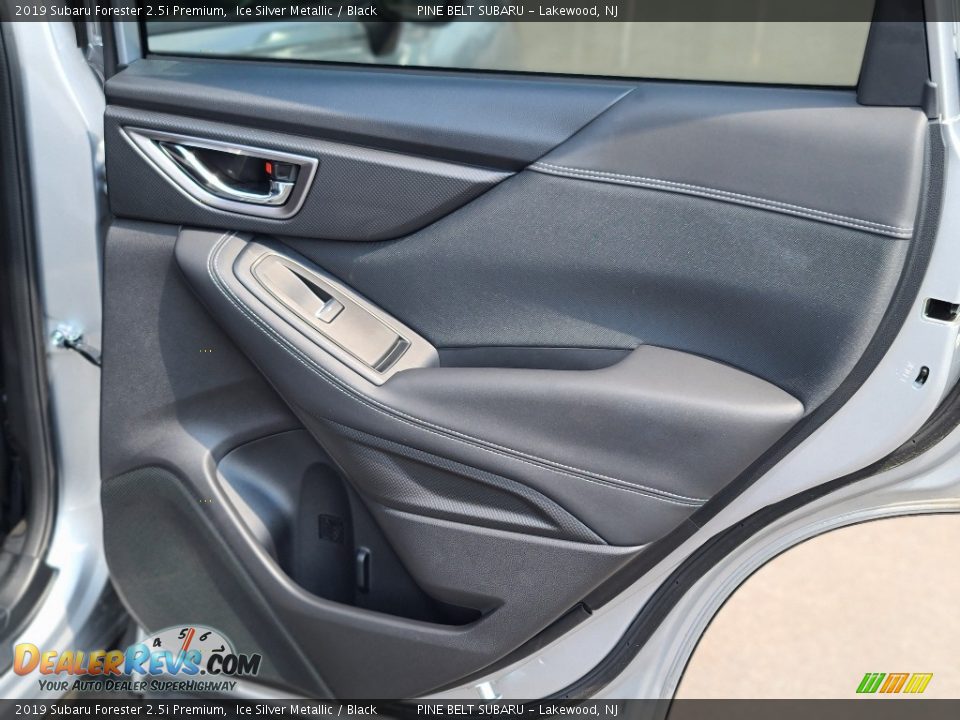 2019 Subaru Forester 2.5i Premium Ice Silver Metallic / Black Photo #31