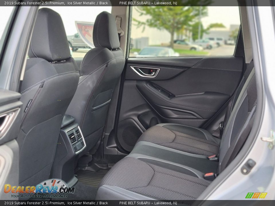2019 Subaru Forester 2.5i Premium Ice Silver Metallic / Black Photo #35