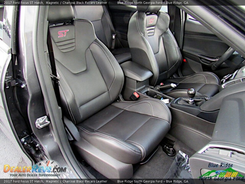 2017 Ford Focus ST Hatch Magnetic / Charcoal Black Recaro Leather Photo #12