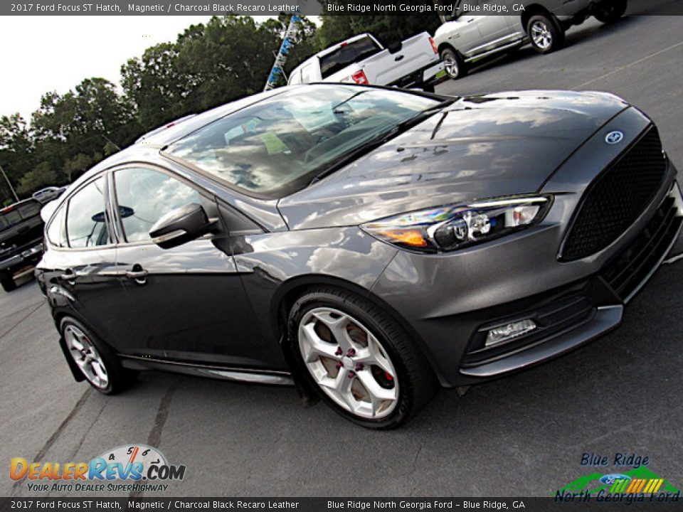 2017 Ford Focus ST Hatch Magnetic / Charcoal Black Recaro Leather Photo #30