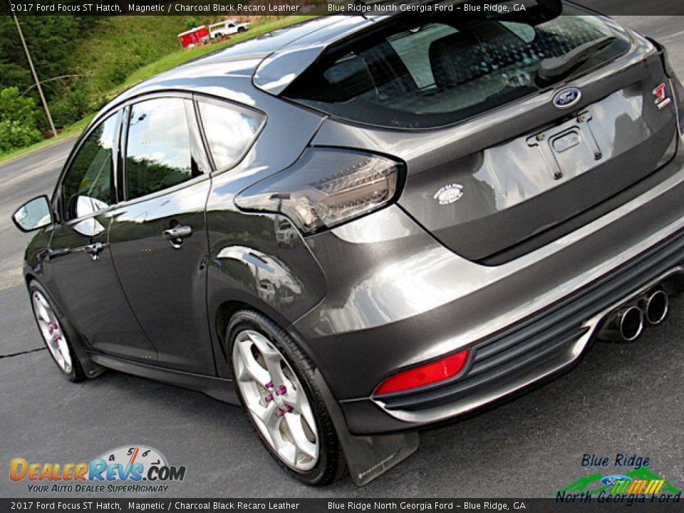 2017 Ford Focus ST Hatch Magnetic / Charcoal Black Recaro Leather Photo #32