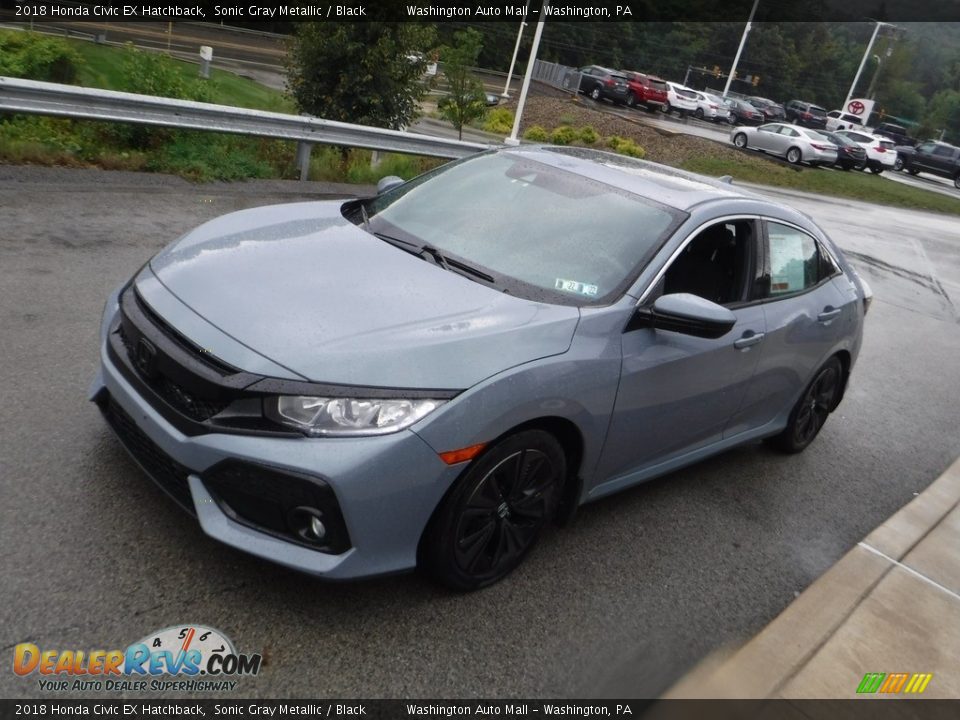 Front 3/4 View of 2018 Honda Civic EX Hatchback Photo #10