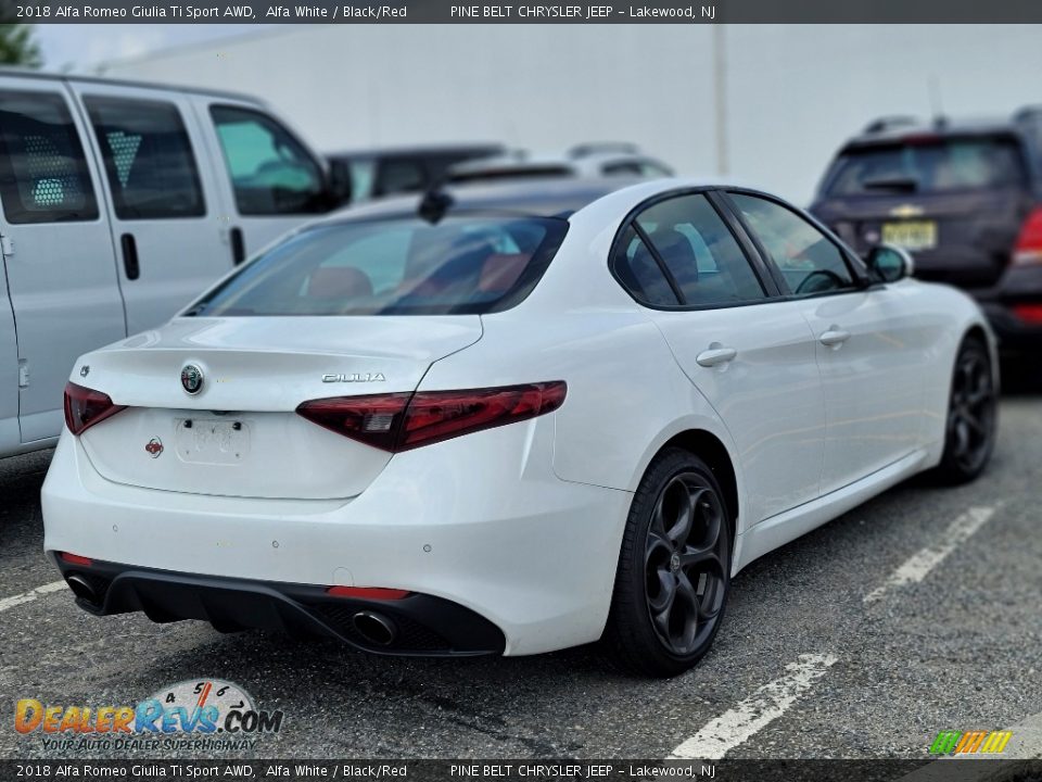 2018 Alfa Romeo Giulia Ti Sport AWD Alfa White / Black/Red Photo #4