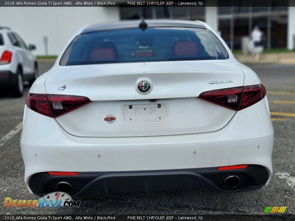 2018 Alfa Romeo Giulia Ti Sport AWD Alfa White / Black/Red Photo #5