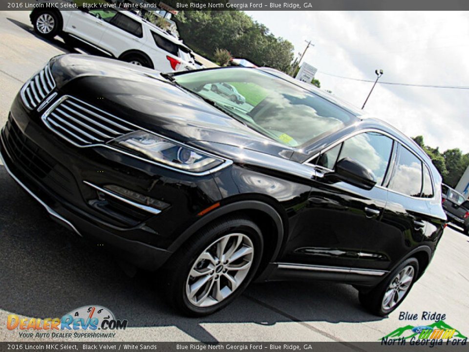 2016 Lincoln MKC Select Black Velvet / White Sands Photo #26