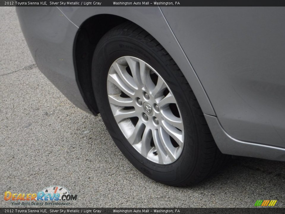 2012 Toyota Sienna XLE Silver Sky Metallic / Light Gray Photo #10