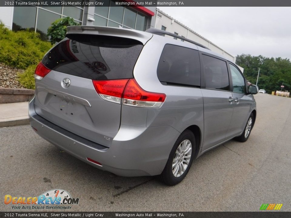 2012 Toyota Sienna XLE Silver Sky Metallic / Light Gray Photo #16