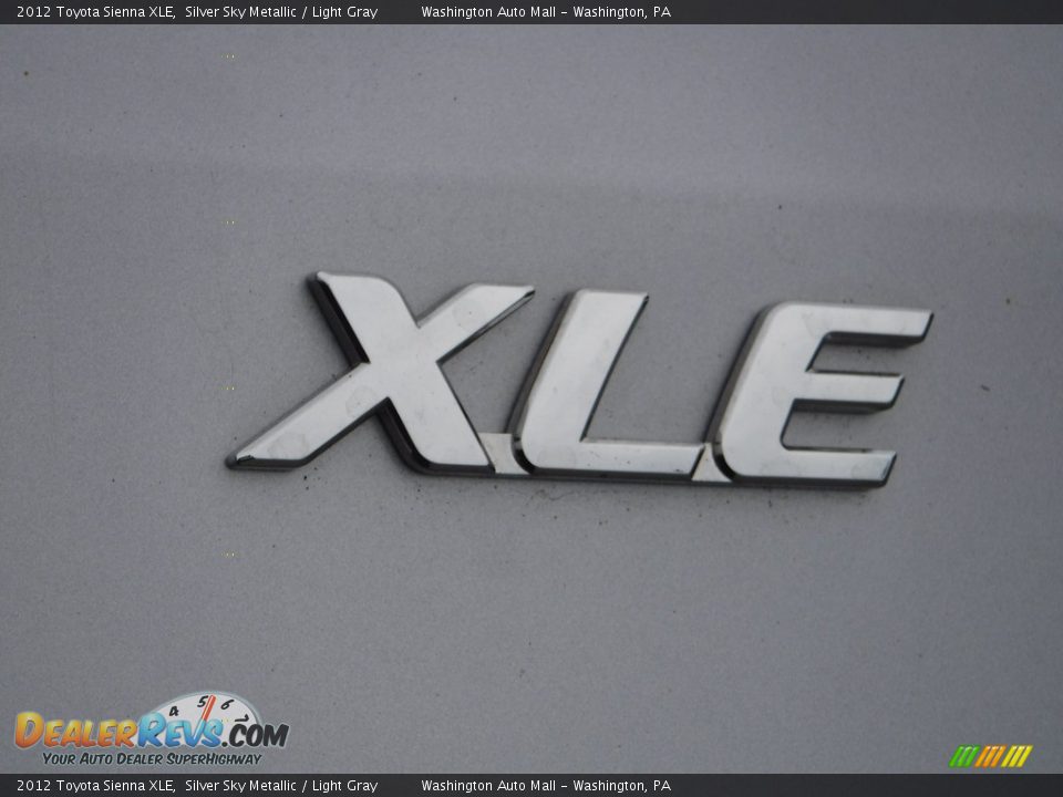 2012 Toyota Sienna XLE Silver Sky Metallic / Light Gray Photo #17