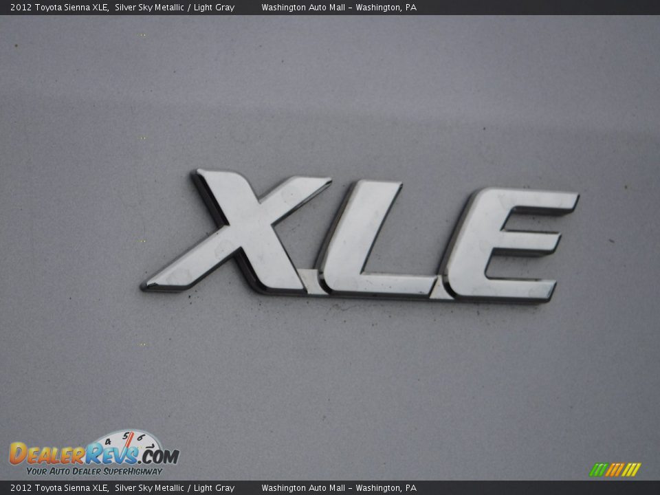 2012 Toyota Sienna XLE Silver Sky Metallic / Light Gray Photo #17