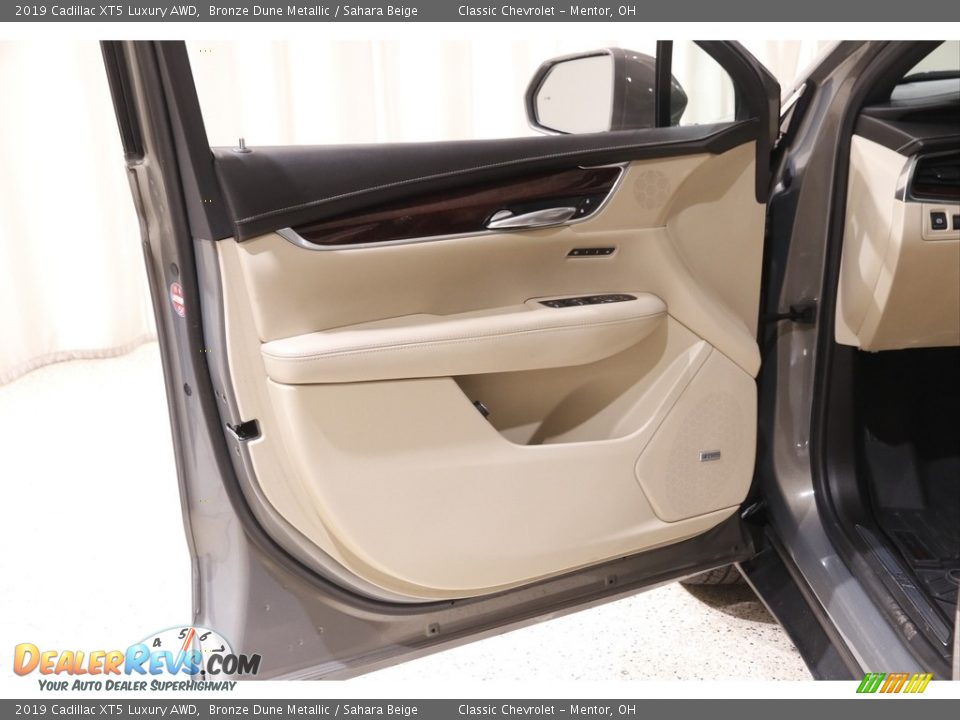 Door Panel of 2019 Cadillac XT5 Luxury AWD Photo #4