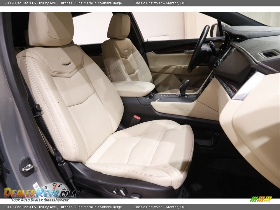 Front Seat of 2019 Cadillac XT5 Luxury AWD Photo #16