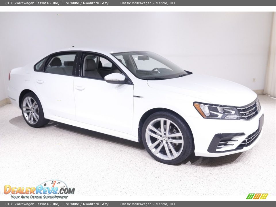 2018 Volkswagen Passat R-Line Pure White / Moonrock Gray Photo #1