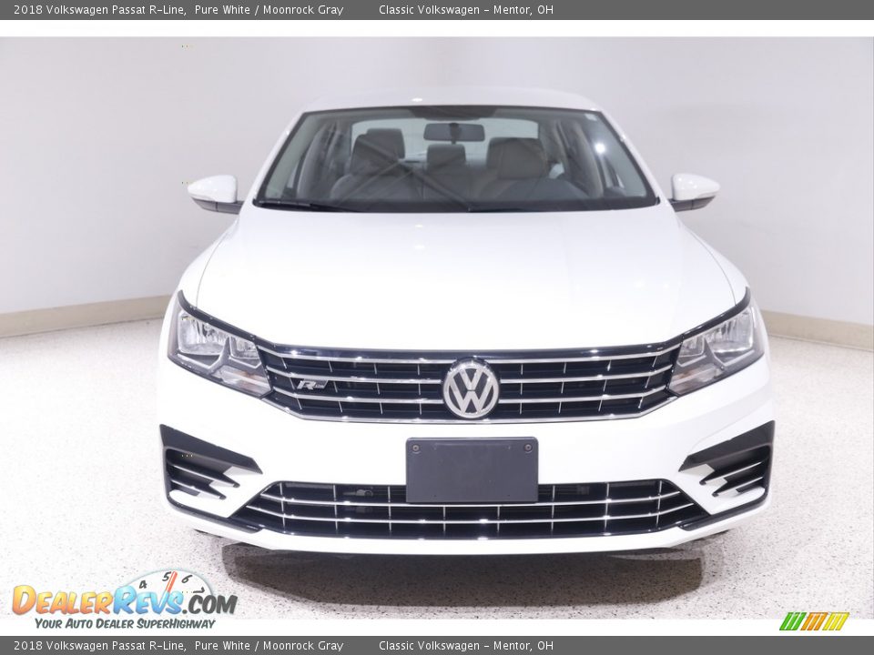 2018 Volkswagen Passat R-Line Pure White / Moonrock Gray Photo #2