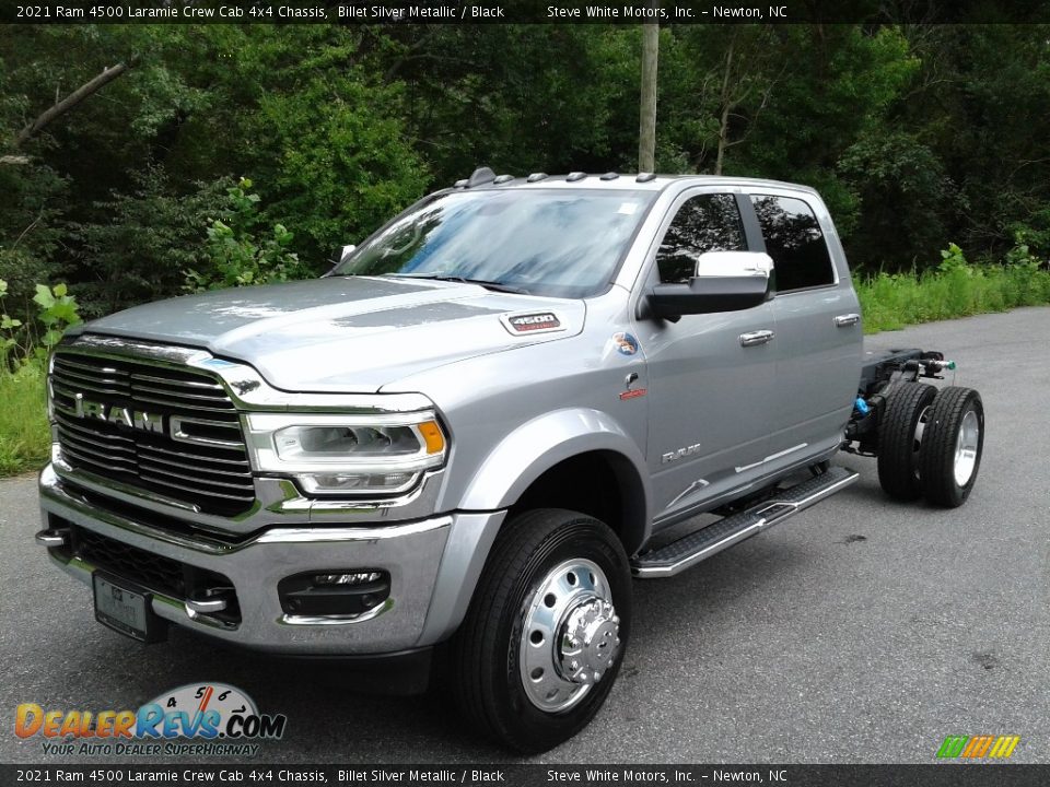 Front 3/4 View of 2021 Ram 4500 Laramie Crew Cab 4x4 Chassis Photo #2