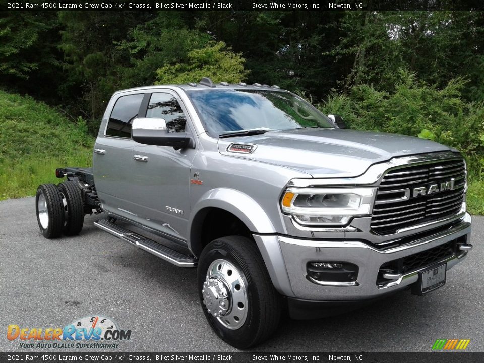 Front 3/4 View of 2021 Ram 4500 Laramie Crew Cab 4x4 Chassis Photo #4