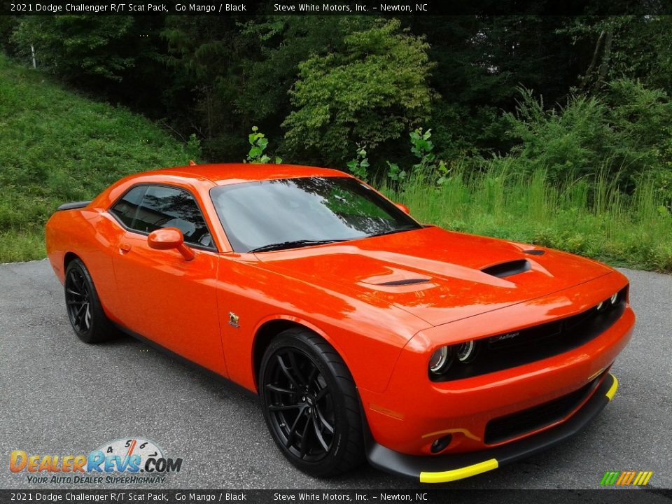 Front 3/4 View of 2021 Dodge Challenger R/T Scat Pack Photo #4