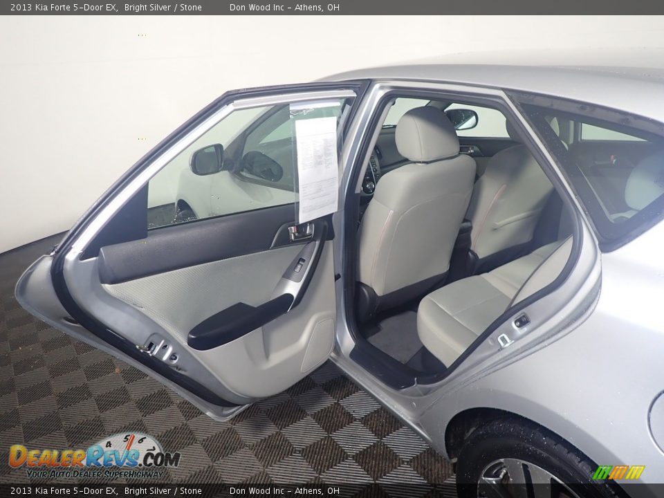 2013 Kia Forte 5-Door EX Bright Silver / Stone Photo #32