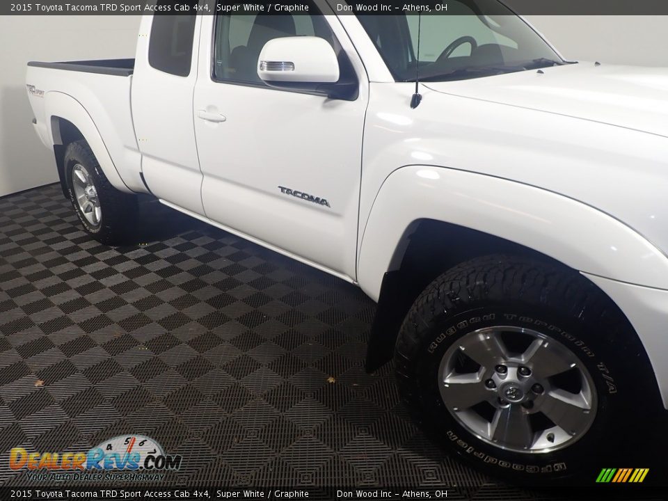 2015 Toyota Tacoma TRD Sport Access Cab 4x4 Super White / Graphite Photo #5