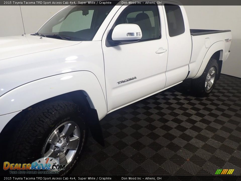 2015 Toyota Tacoma TRD Sport Access Cab 4x4 Super White / Graphite Photo #11
