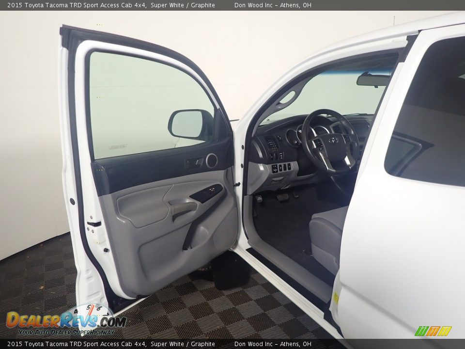 2015 Toyota Tacoma TRD Sport Access Cab 4x4 Super White / Graphite Photo #20