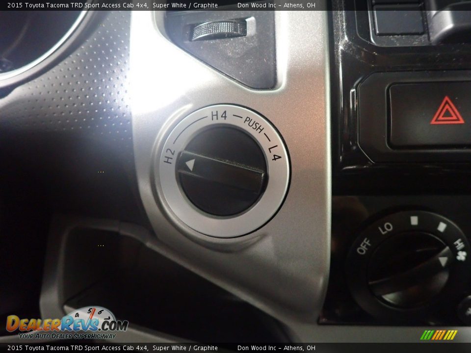 2015 Toyota Tacoma TRD Sport Access Cab 4x4 Super White / Graphite Photo #31