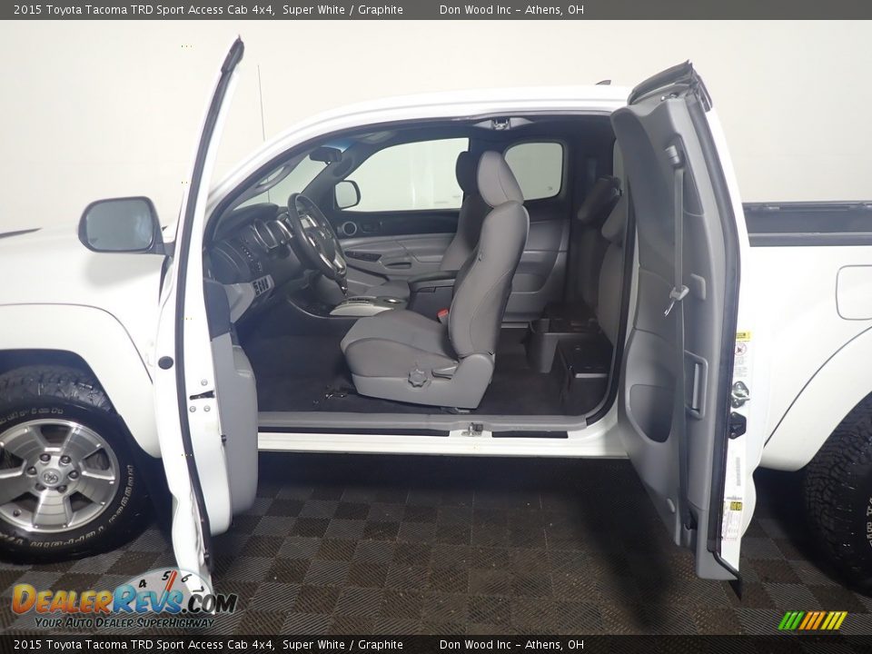 2015 Toyota Tacoma TRD Sport Access Cab 4x4 Super White / Graphite Photo #34