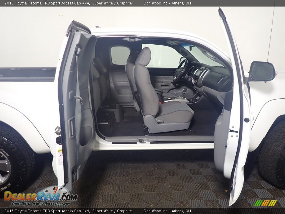 2015 Toyota Tacoma TRD Sport Access Cab 4x4 Super White / Graphite Photo #36