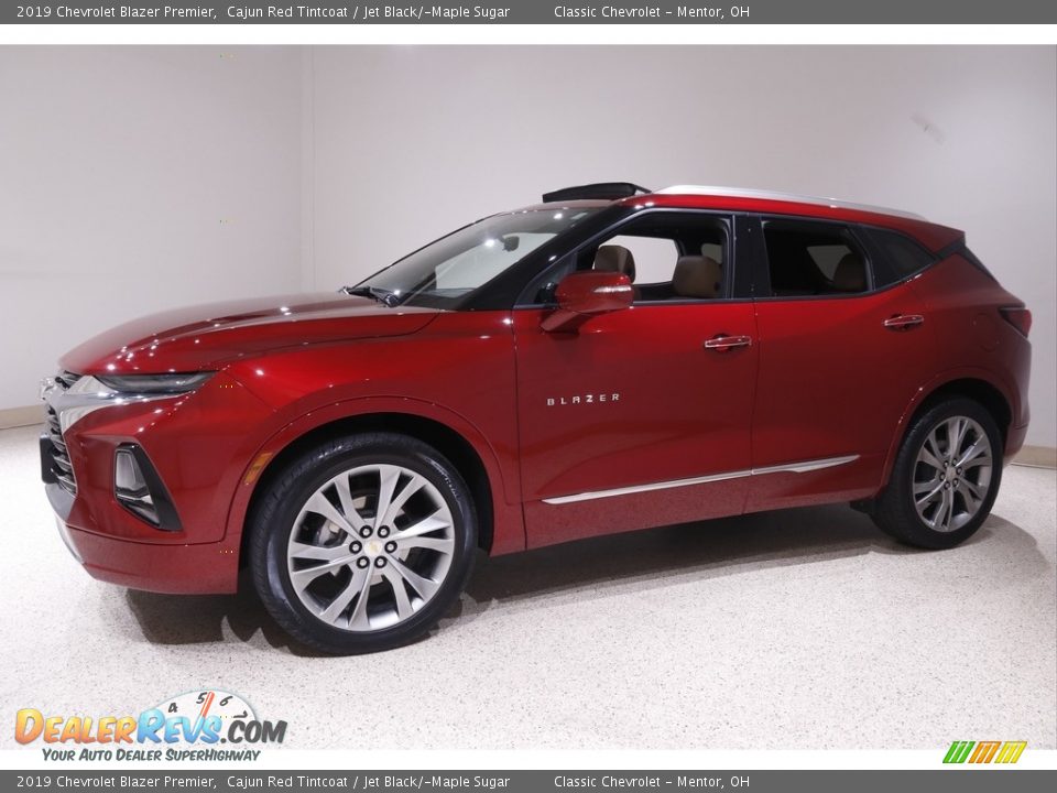 Front 3/4 View of 2019 Chevrolet Blazer Premier Photo #3