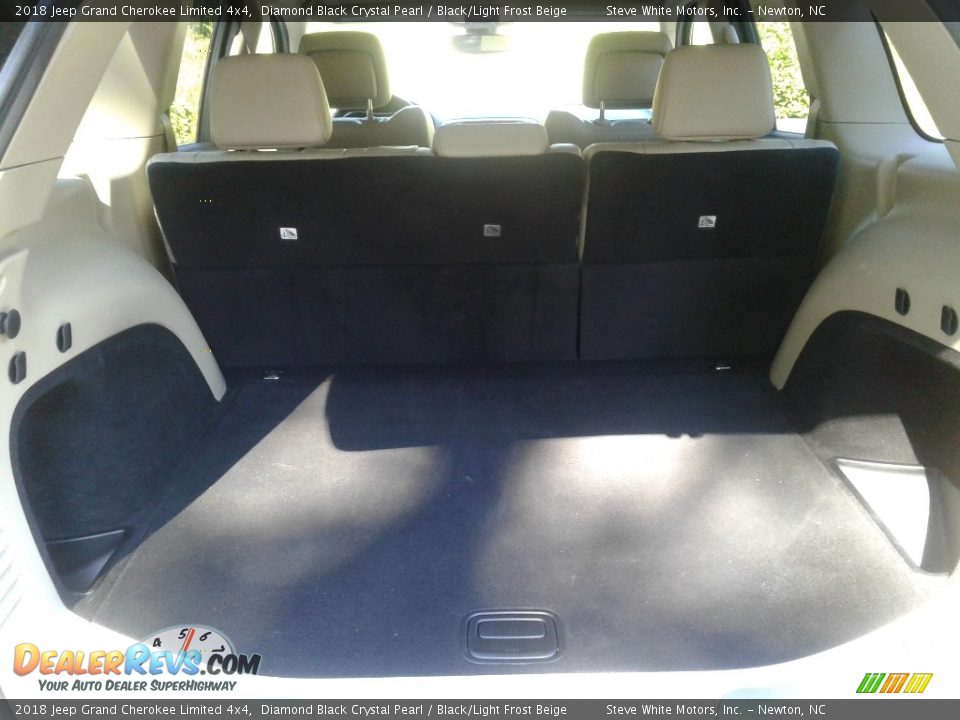 2018 Jeep Grand Cherokee Limited 4x4 Diamond Black Crystal Pearl / Black/Light Frost Beige Photo #16