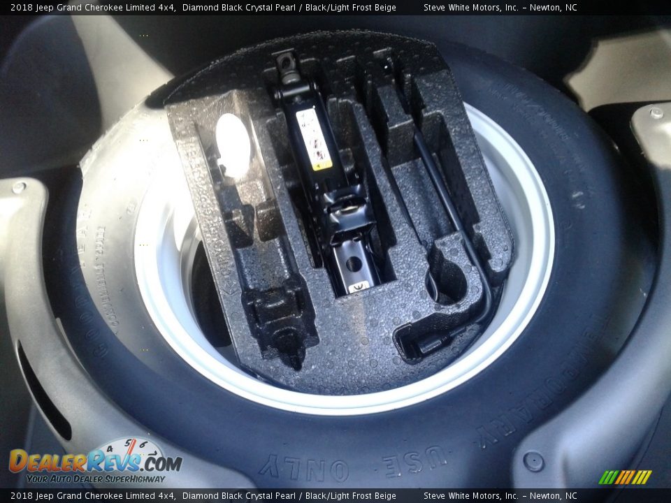 2018 Jeep Grand Cherokee Limited 4x4 Diamond Black Crystal Pearl / Black/Light Frost Beige Photo #17
