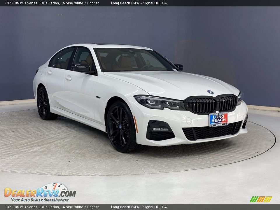 Front 3/4 View of 2022 BMW 3 Series 330e Sedan Photo #27