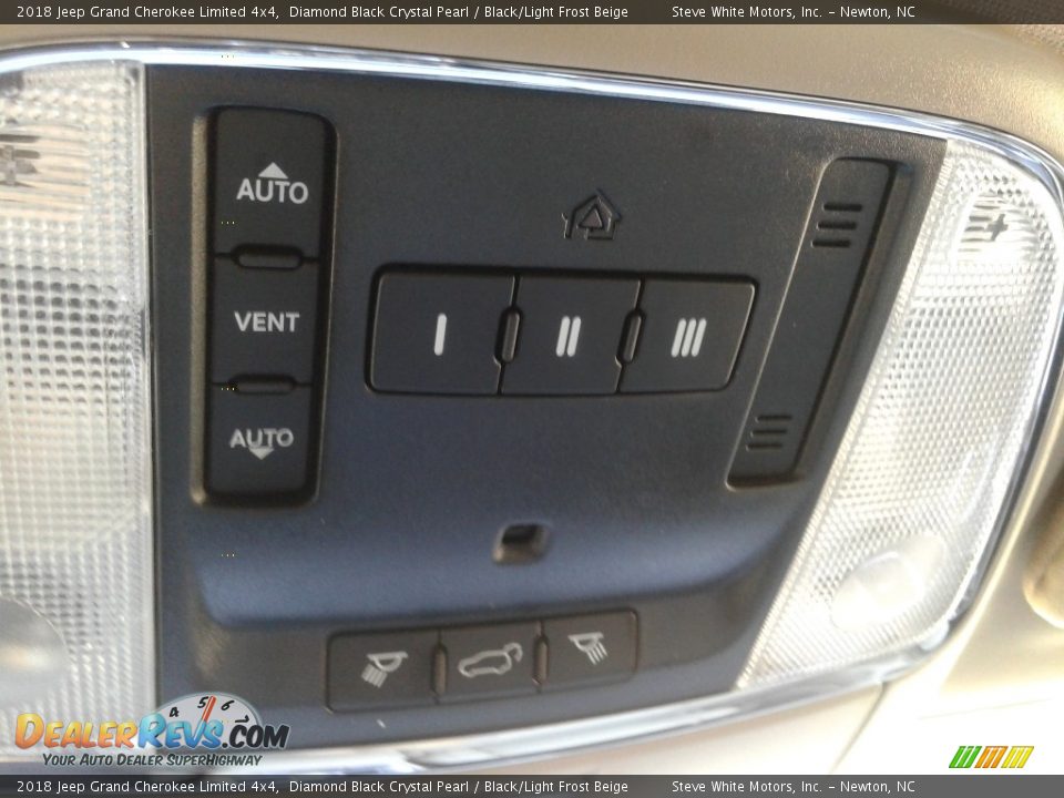 2018 Jeep Grand Cherokee Limited 4x4 Diamond Black Crystal Pearl / Black/Light Frost Beige Photo #32