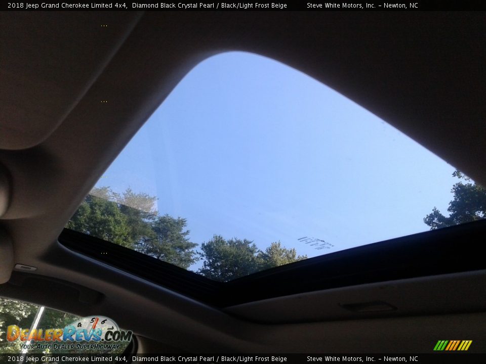 2018 Jeep Grand Cherokee Limited 4x4 Diamond Black Crystal Pearl / Black/Light Frost Beige Photo #33