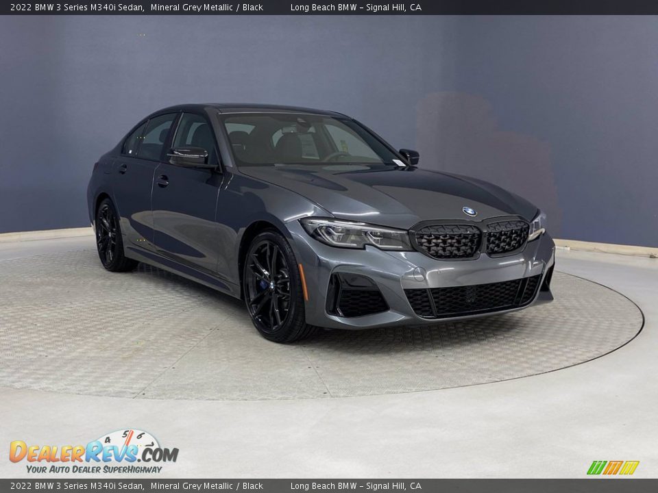 Front 3/4 View of 2022 BMW 3 Series M340i Sedan Photo #27