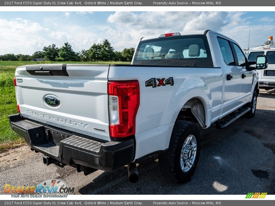 2017 Ford F250 Super Duty XL Crew Cab 4x4 Oxford White / Medium Earth Gray Photo #4