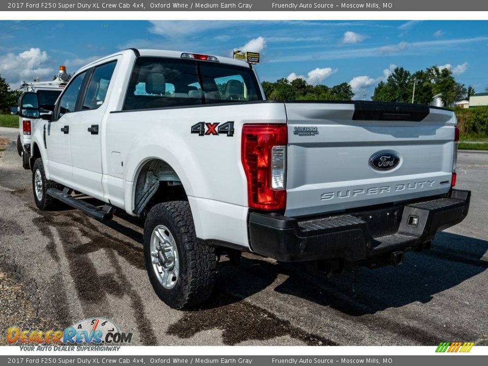 2017 Ford F250 Super Duty XL Crew Cab 4x4 Oxford White / Medium Earth Gray Photo #6