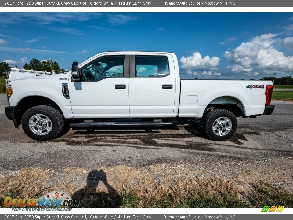 2017 Ford F250 Super Duty XL Crew Cab 4x4 Oxford White / Medium Earth Gray Photo #7