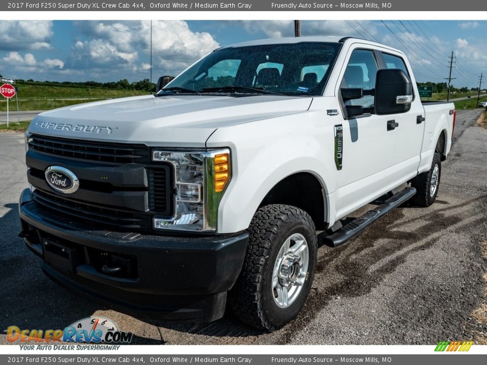 2017 Ford F250 Super Duty XL Crew Cab 4x4 Oxford White / Medium Earth Gray Photo #8