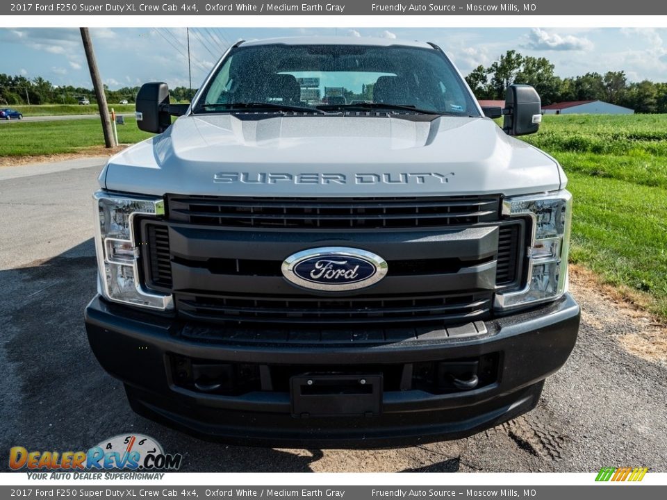 2017 Ford F250 Super Duty XL Crew Cab 4x4 Oxford White / Medium Earth Gray Photo #9