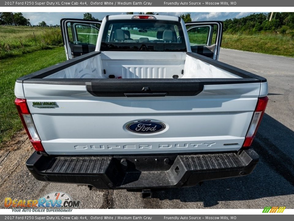 2017 Ford F250 Super Duty XL Crew Cab 4x4 Oxford White / Medium Earth Gray Photo #25