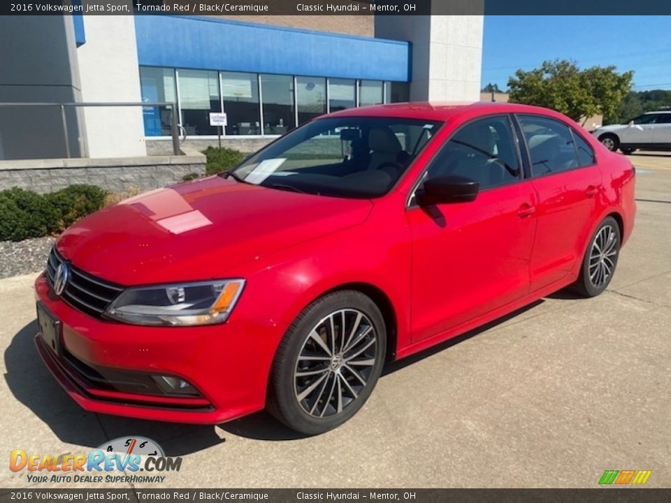 Front 3/4 View of 2016 Volkswagen Jetta Sport Photo #1