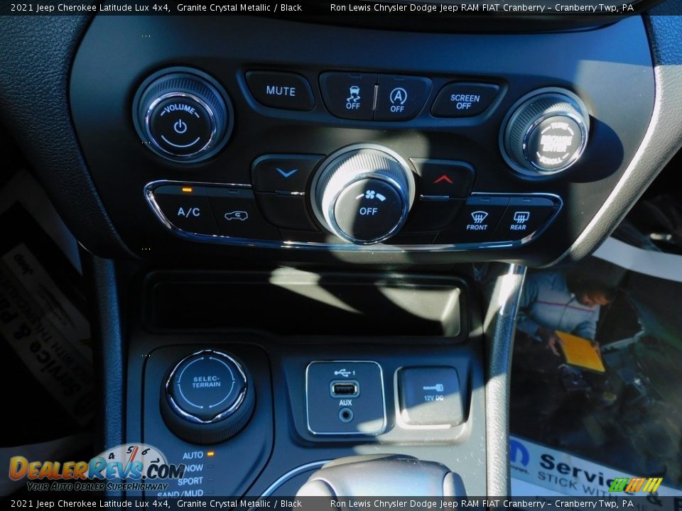 2021 Jeep Cherokee Latitude Lux 4x4 Granite Crystal Metallic / Black Photo #18
