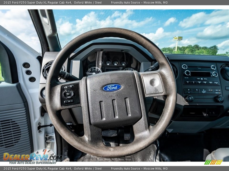 2015 Ford F250 Super Duty XL Regular Cab 4x4 Oxford White / Steel Photo #31