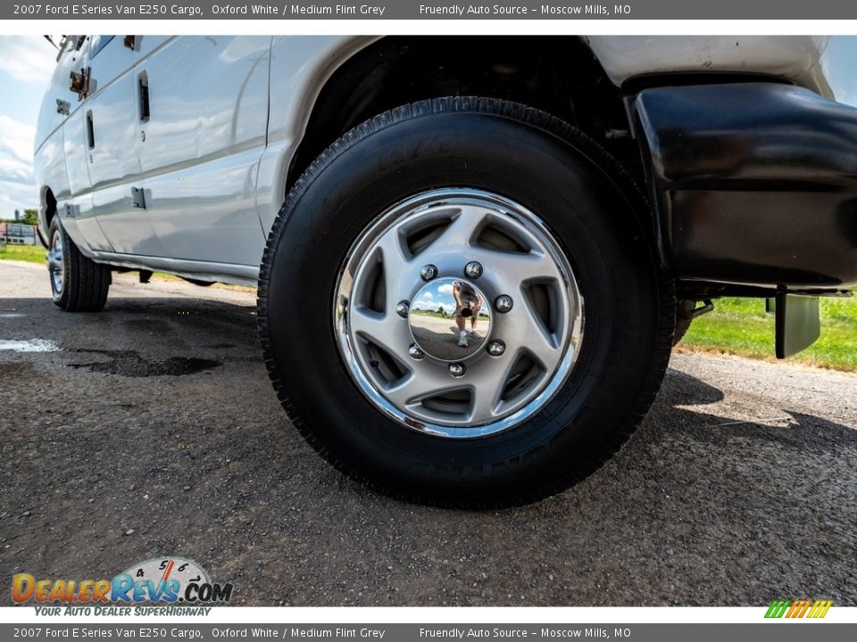 2007 Ford E Series Van E250 Cargo Oxford White / Medium Flint Grey Photo #2