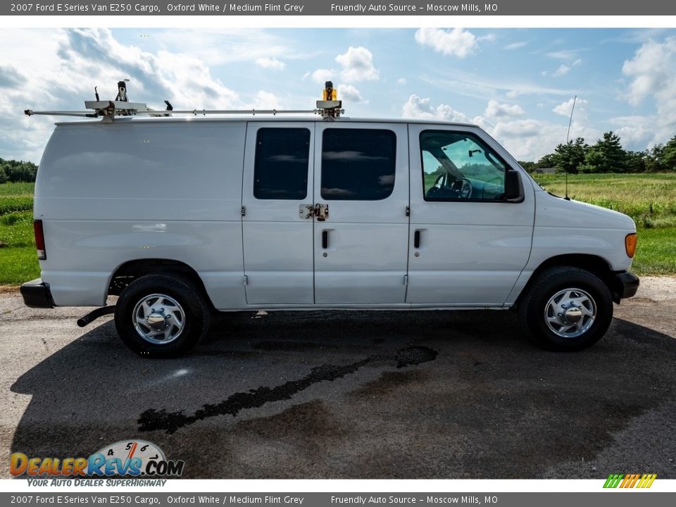 2007 Ford E Series Van E250 Cargo Oxford White / Medium Flint Grey Photo #3