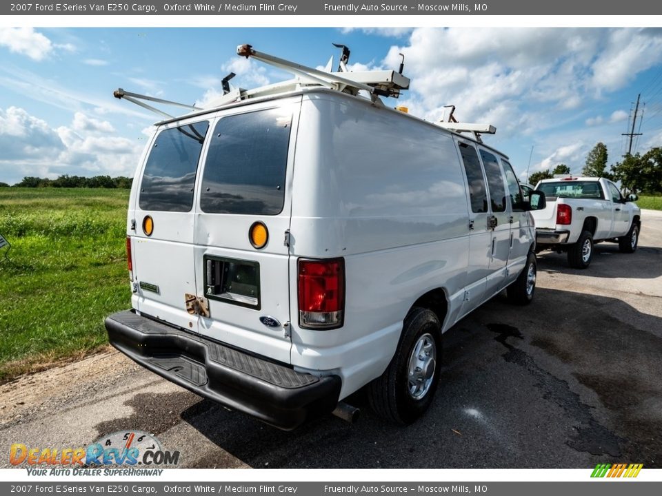 2007 Ford E Series Van E250 Cargo Oxford White / Medium Flint Grey Photo #4