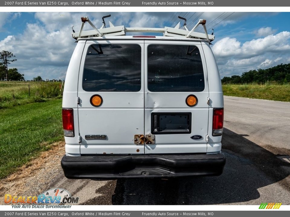 2007 Ford E Series Van E250 Cargo Oxford White / Medium Flint Grey Photo #5