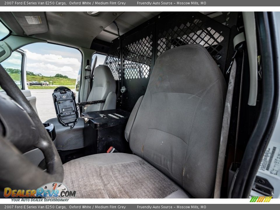 2007 Ford E Series Van E250 Cargo Oxford White / Medium Flint Grey Photo #17